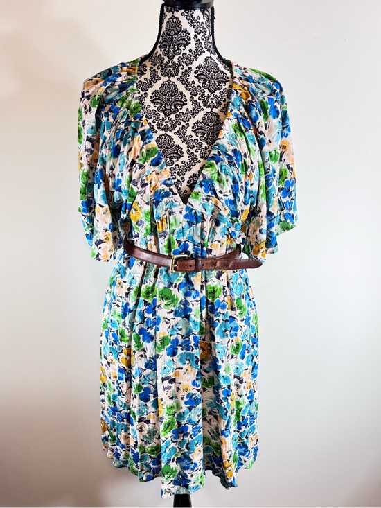 Millibon Dresses & Skirts - Millibon Floral V-Neck Short Sleeve Flowy Midi Dress in Blue & Green size L